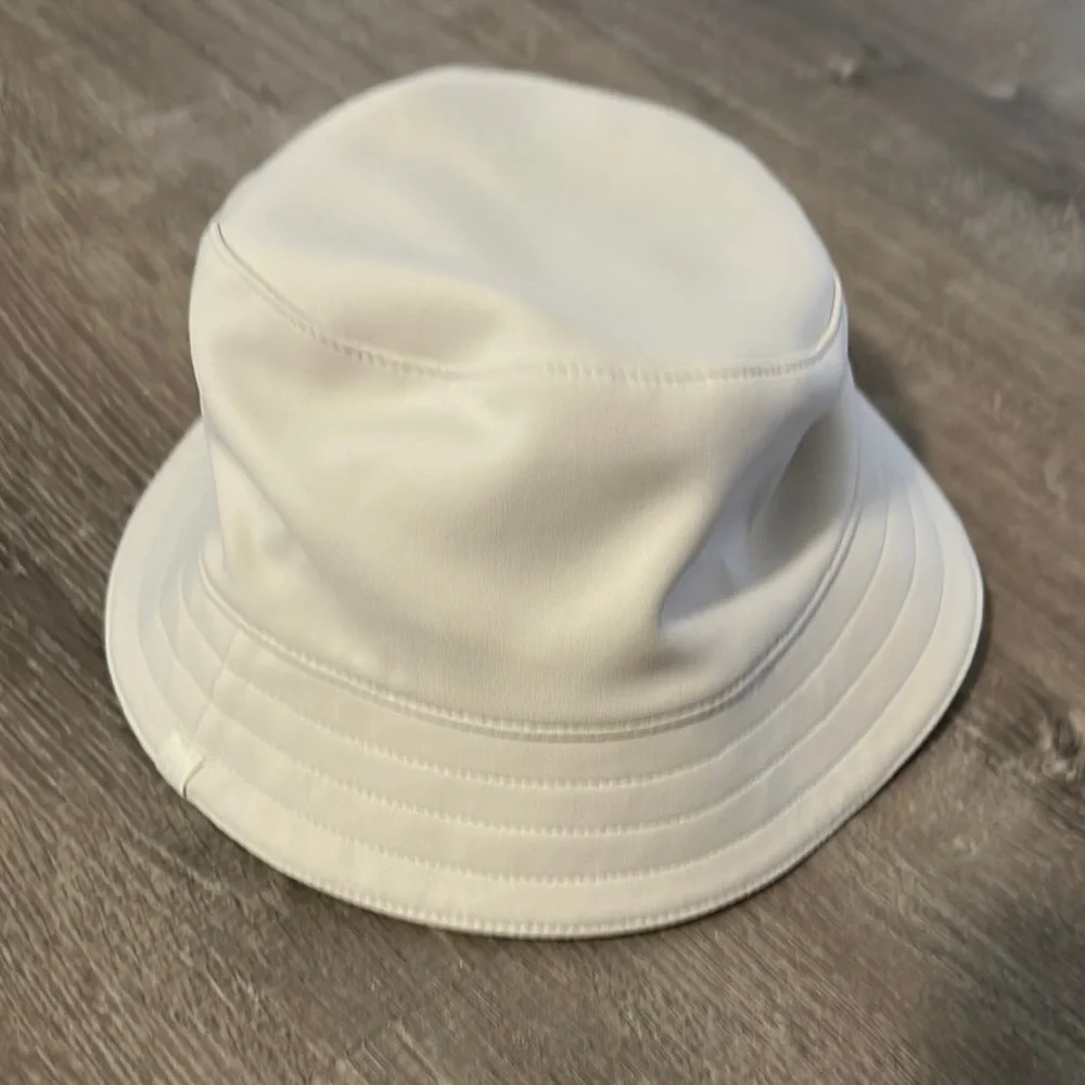 Lululemon NWT S/M Both Ways Reversible Bucket Hat in Manifesto Print &‎ Bone